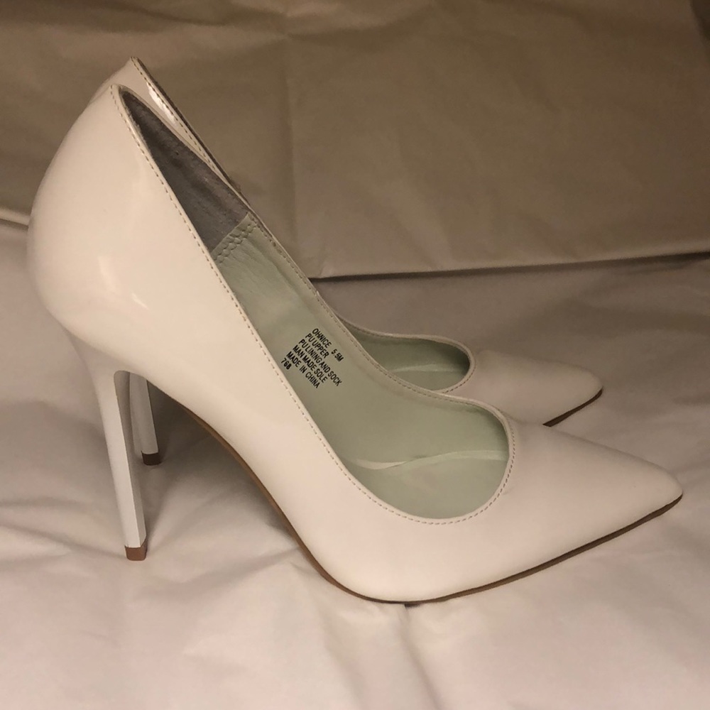 Barely worn white pumps